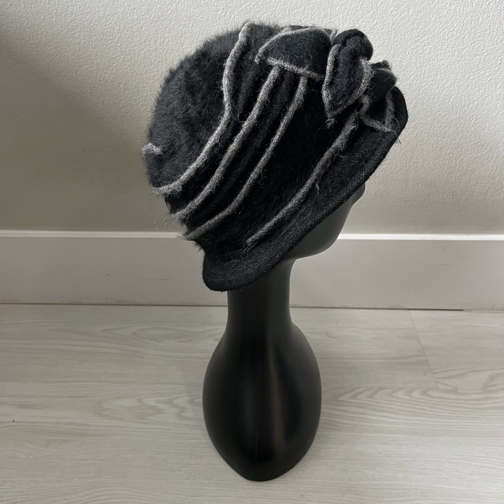 Wool Black Cloche Hat with Bow design - Picture 5 of 7